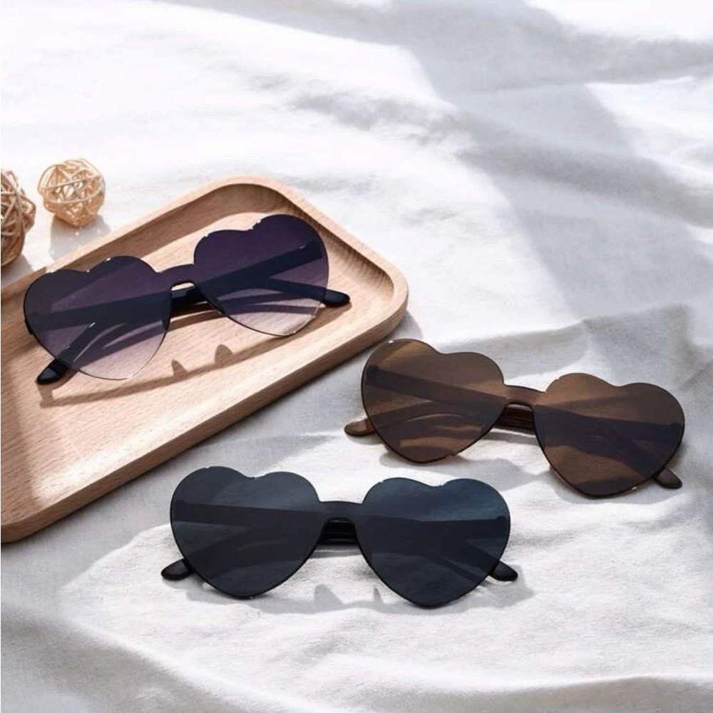 🖤S O L D🖤•heart shades•
